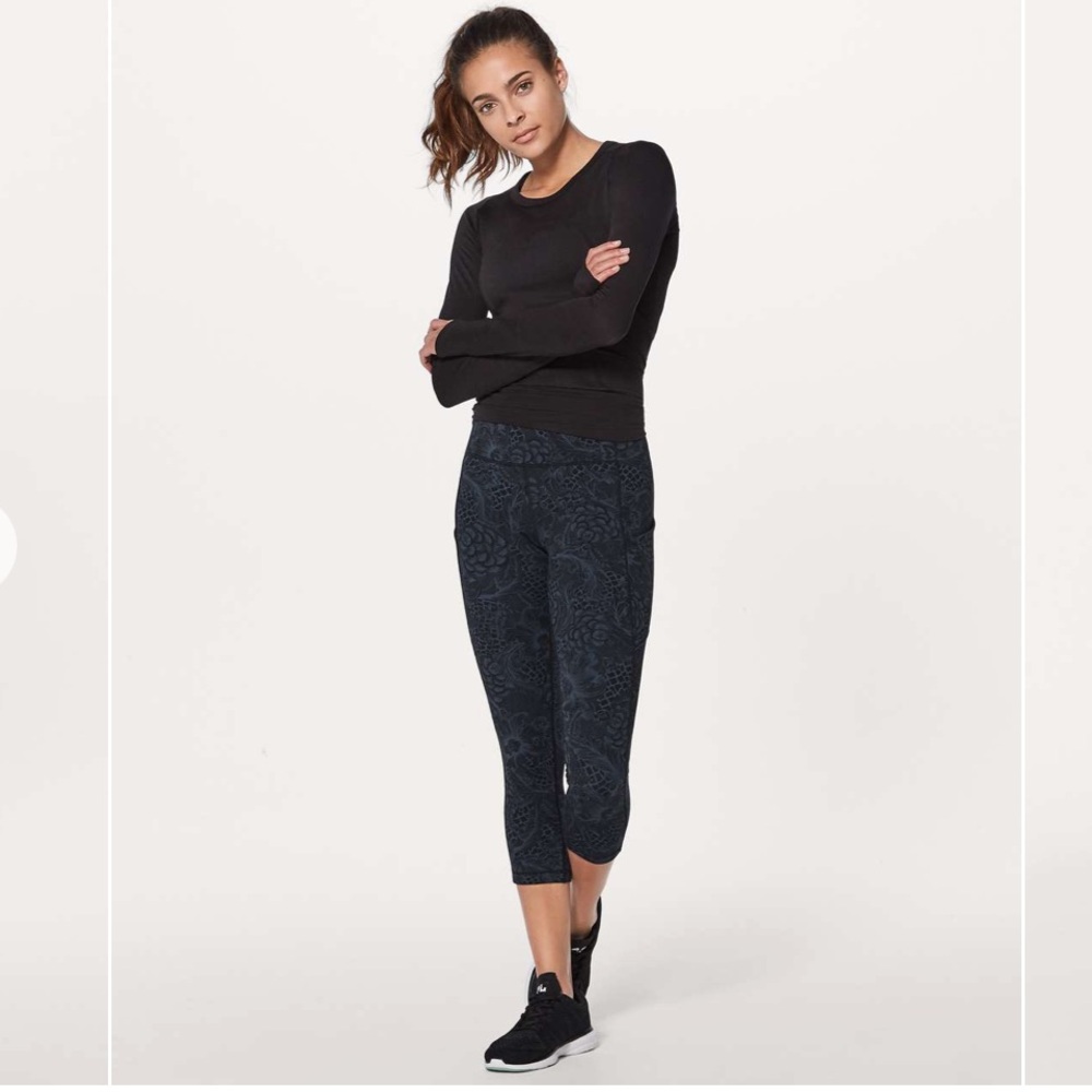 Women's Black Patterned Leggings - Picture 15 of 16